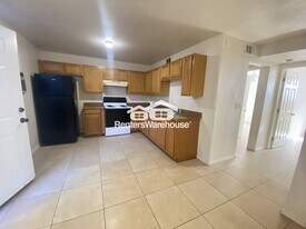 325 S Pioneer in Mesa, AZ - Building Photo