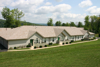 Hunters Ridge in Meadville, PA - Foto de edificio - Building Photo