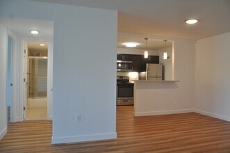1300 Army Navy Dr in Arlington, VA - Building Photo - Building Photo
