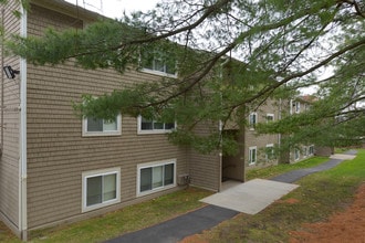 Wampanoag Village Apartments in East Providence, RI - Building Photo - Building Photo