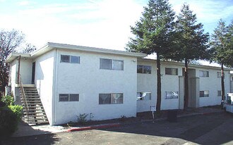 152-158 Smalley Ave in Hayward, CA - Building Photo