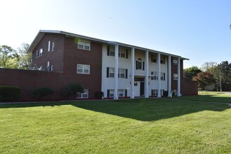 Autumn Court Apartments in Elkhart, IN - Building Photo - Building Photo