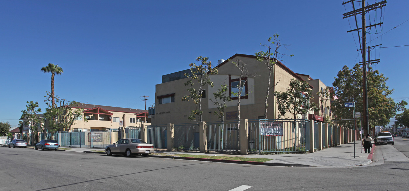 Villa Esperanza in Los Angeles, CA - Building Photo