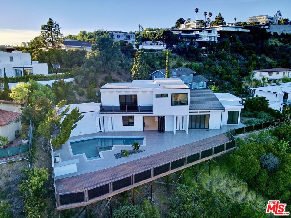 2260 Apollo Dr in Los Angeles, CA - Building Photo