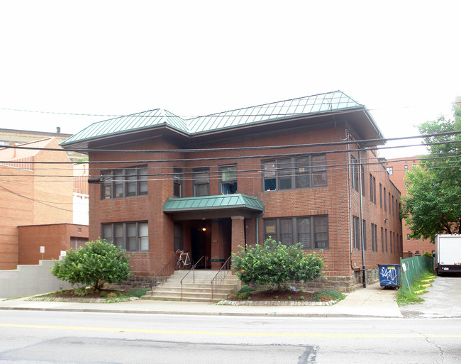 617 N Neville St in Pittsburgh, PA - Foto de edificio - Building Photo