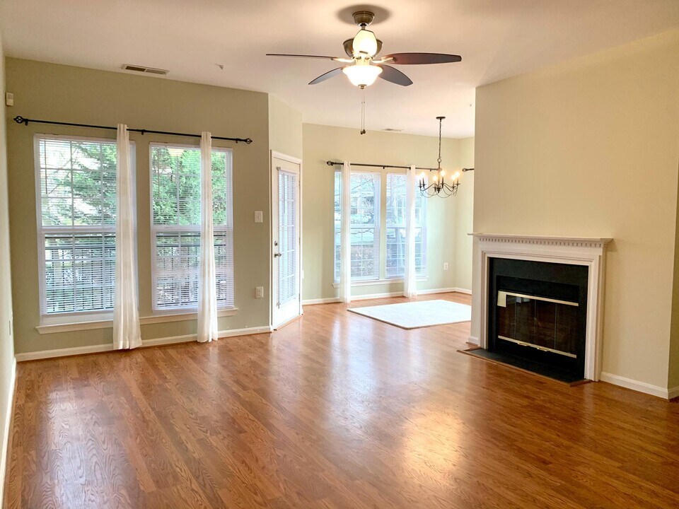 4138 Fountainside Ln-Unit -# A204 in Fairfax, VA - Building Photo