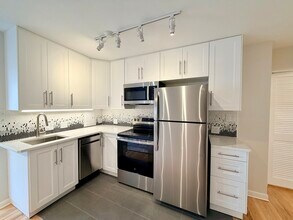 526 W Roscoe St in Chicago, IL - Building Photo - Building Photo