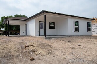 1105 West Dr in Del Rio, TX - Building Photo - Building Photo