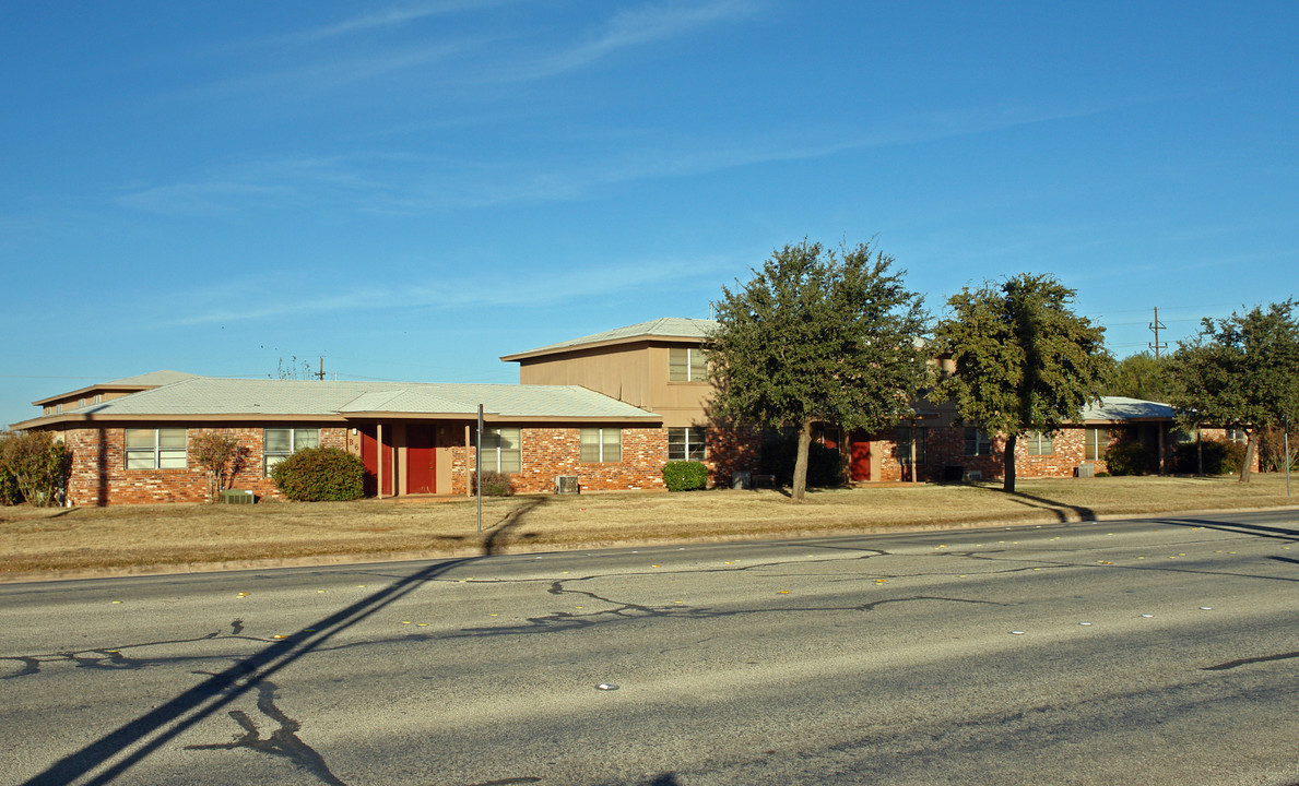 Elmcrest Apartments in Abilene, TX - Building Photo