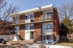449 Branly Rue in Laval, QC - Building Photo