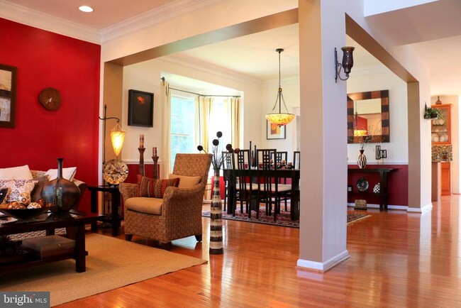 property at 3 Kent Ct
