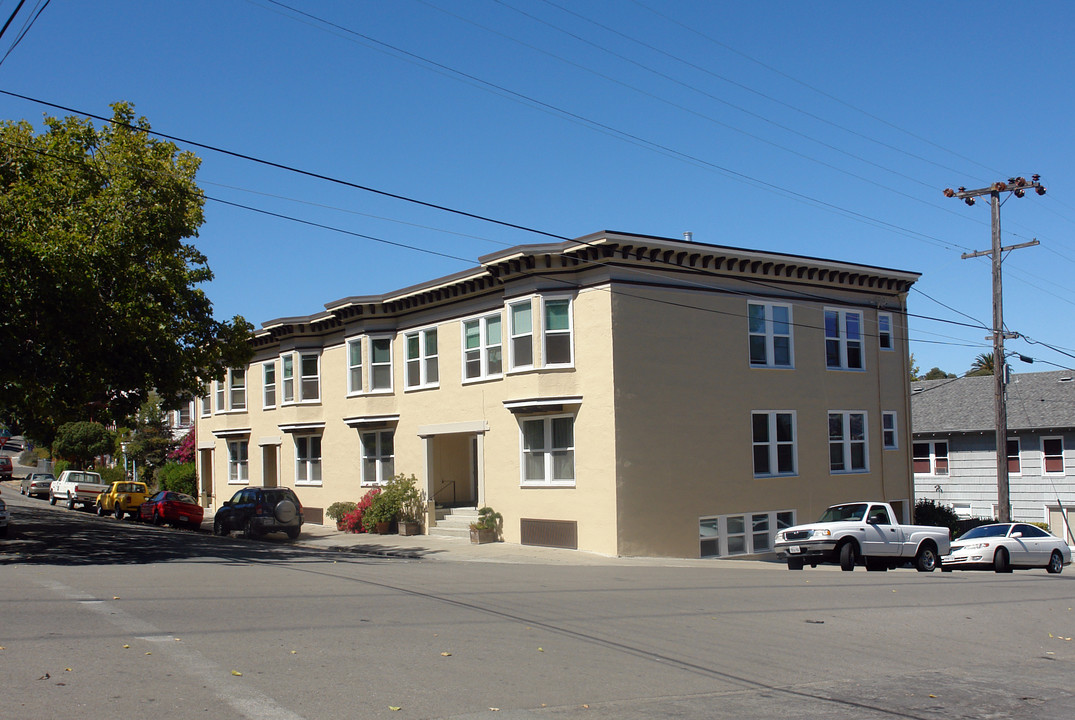 100-114 Nicholl Ave in Richmond, CA - Foto de edificio