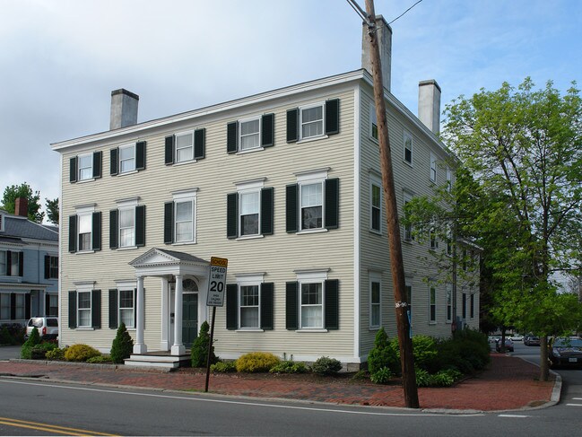 148 High St in Newburyport, MA - Foto de edificio - Building Photo