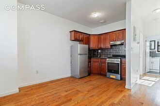 352 Lexington Ave, Unit 1 in Brooklyn, NY - Building Photo - Building Photo