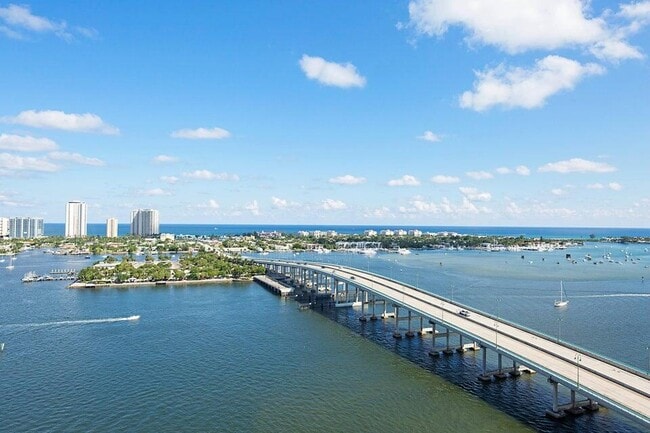 property at 2640 Lake Shore Dr