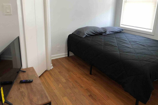 355 Leon Ave in Perth Amboy, NJ - Building Photo - Building Photo