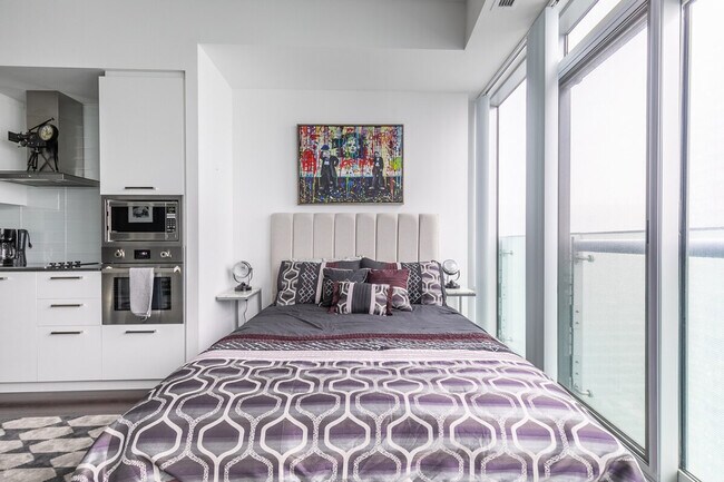 120 Bremner Blvd in Toronto, ON - Building Photo - Building Photo