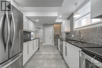 354-354 Tweedsmuir Ave in Ottawa, ON - Building Photo - Building Photo