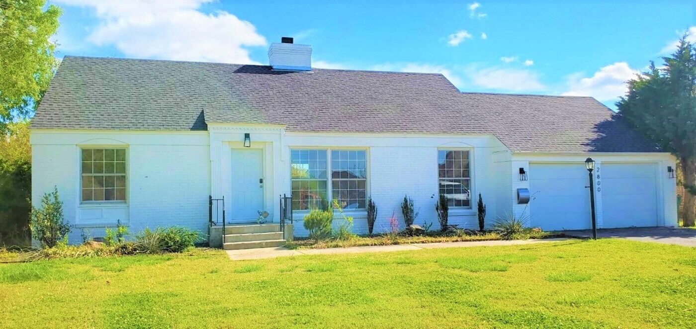 2800 W Wilshire Blvd in Oklahoma City, OK - Building Photo