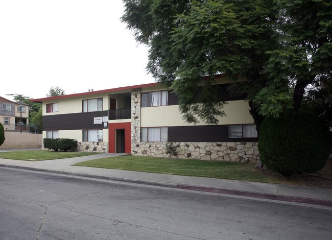 1864 Cordova St in Pomona, CA - Foto de edificio - Building Photo