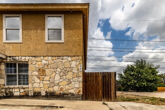 6707 Brothers Ln in San Antonio, TX - Building Photo - Building Photo