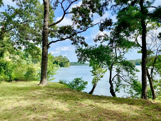 1716 Sunrise Dr in Virginia Beach, VA - Building Photo - Building Photo