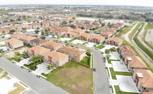 property at 1204 E Pineridge Ave
