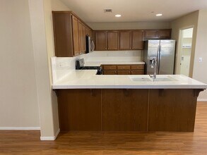 432 Edgewater St in Tulare, CA - Building Photo - Building Photo