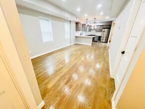 47-49-49 Walnut St, Unit 2 in Boston, MA - Building Photo - Building Photo