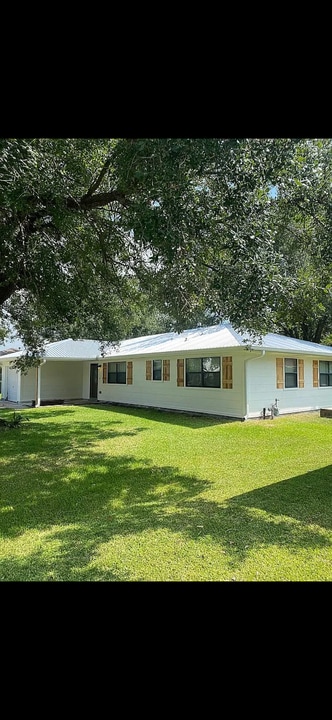 328 Paula Ave in Bridge City, TX - Building Photo