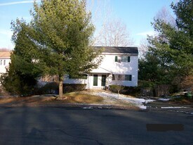 64 Knollwood Dr, Unit 64 Knollwood Drive in Bethel, CT - Building Photo