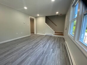 270 Sunderland Rd in Worcester, MA - Building Photo - Building Photo