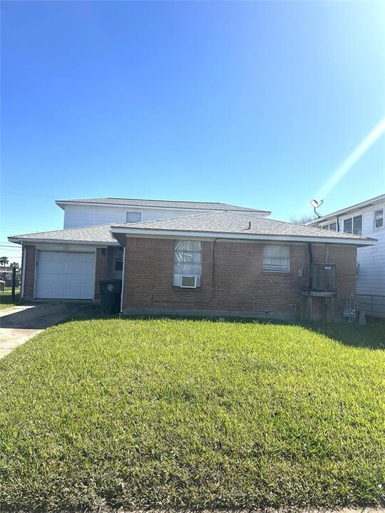 1706 Bayou Homes Dr in Galveston, TX - Foto de edificio