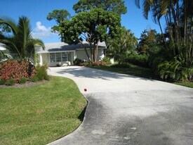 1 SE Sharon St in Hobe Sound, FL - Building Photo