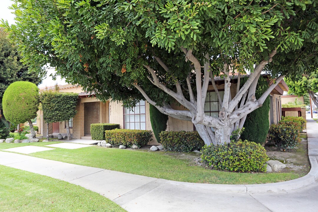 4471 Green Ave in Los Alamitos, CA - Foto de edificio