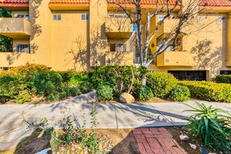 1040 N Gardner St in West Hollywood, CA - Building Photo - Building Photo