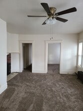 19 Penn St, Unit #2 in Battle Creek, MI - Foto de edificio - Building Photo