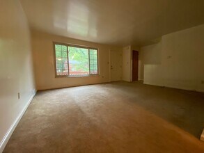 920 Sleepy Hollow Rd in Castle Shannon, PA - Building Photo - Building Photo