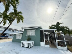 354 Vaca Rd in Key Largo, FL - Building Photo - Building Photo