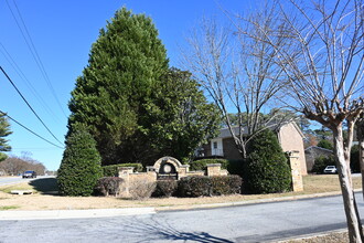 Cherokee Court Apartments in Lawrenceville, GA - Foto de edificio - Building Photo