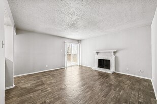 The View at Lake Highlands in Dallas, TX - Building Photo