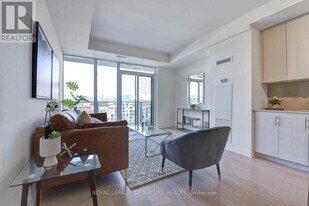 330 Richmond St W in Toronto, ON - Building Photo