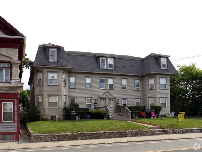 215 Providence St in Putnam, CT - Building Photo - Building Photo