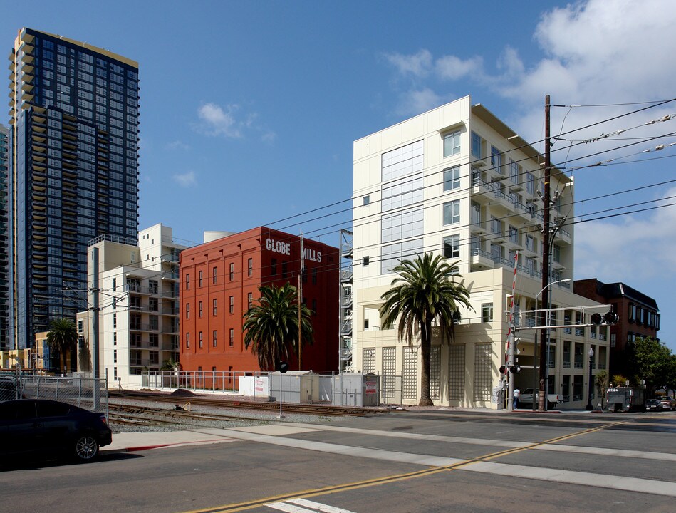 825 W Beech St in San Diego, CA - Building Photo