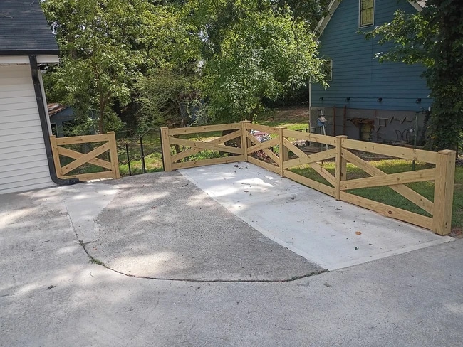 731 N Price Rd in Buford, GA - Foto de edificio - Building Photo