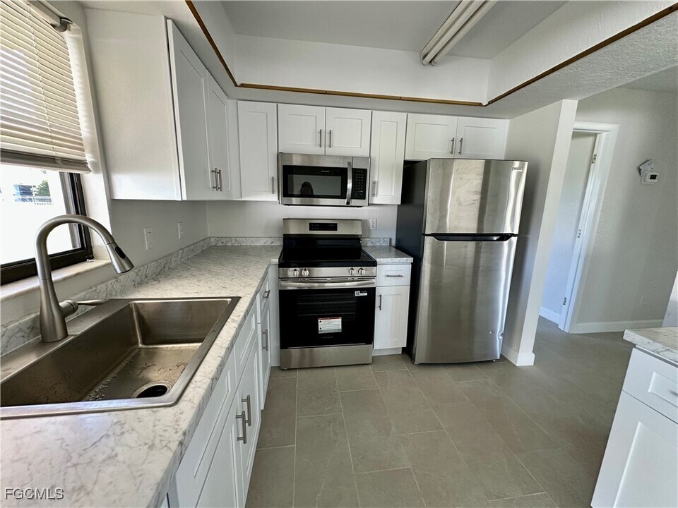 3717 SW 6th Ave in Cape Coral, FL - Building Photo