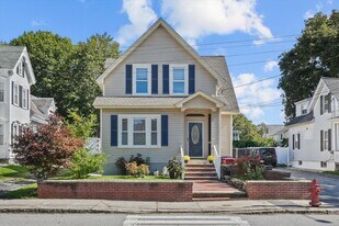 81 5th Ave in Lowell, MA - Building Photo