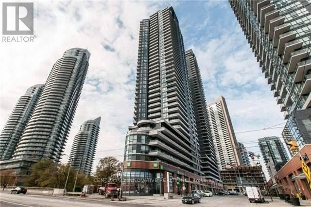 2212-2212 Lake Shore Blvd W in Toronto, ON - Building Photo