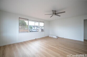 1553 Kaleilani St in Pearl City, HI - Foto de edificio - Building Photo