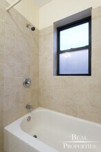 630 W Cornelia Ave in Chicago, IL - Building Photo - Building Photo